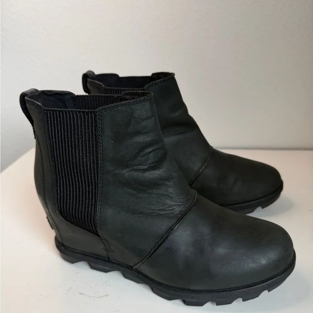 Sorel Joan Rhapsody Black Leather Wedge Boots size 9.5